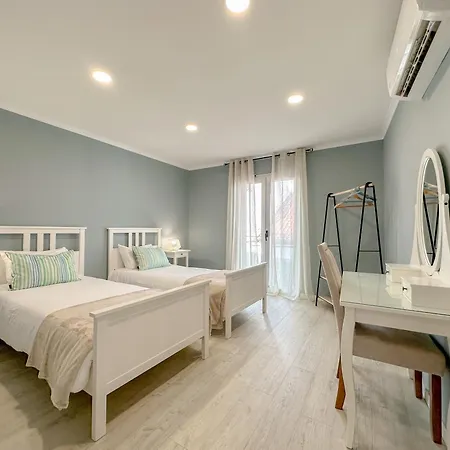 South Shore 1 - Host & Chill Holiday home