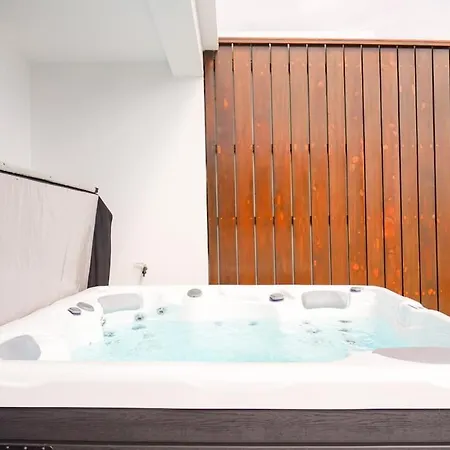 South Shore 1 - Jacuzzi - Host & Chill * Sao Roque (Sao Miguel)